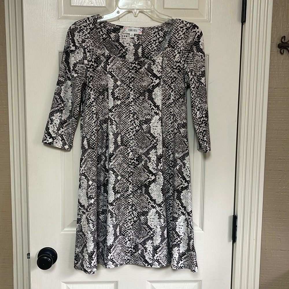 Pink Rose size small dress. 3/4 length sleeves. Great condition!